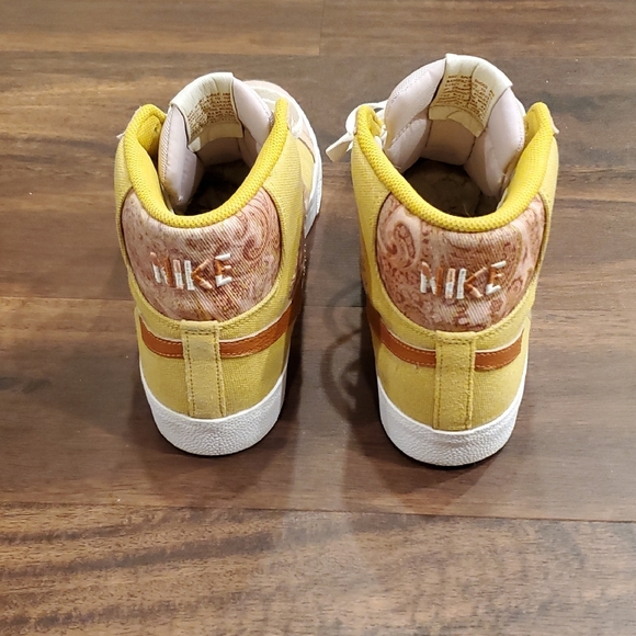 Nike High-Top Sneakers in Yellow and Beige - Picture 5 of 12